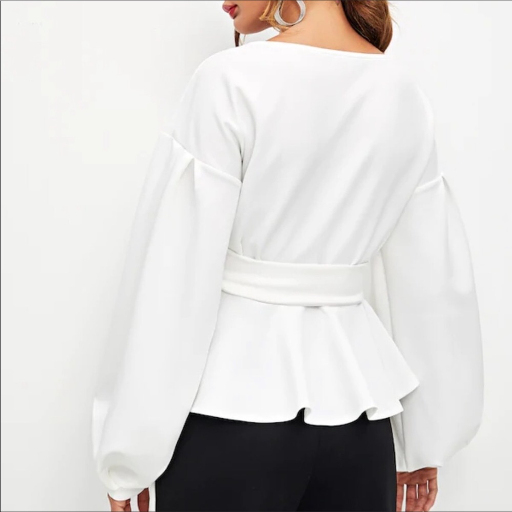 💐NWT Beautiful White Lantern Sleeve Peplum Blouse - Picture 4 of 8
